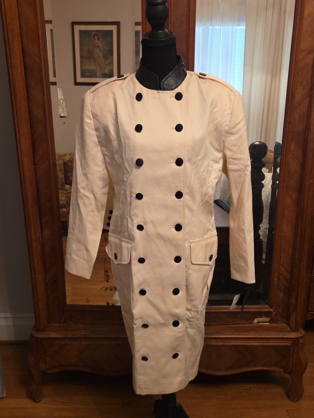 VINTAGE JAPANESE Double-Breasted Cream Trench Coat with Black Buttons